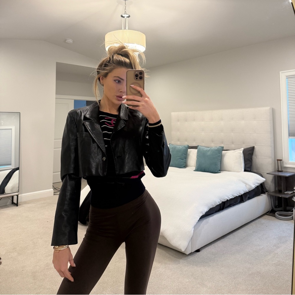 Black pleather cropped jacket 🖤